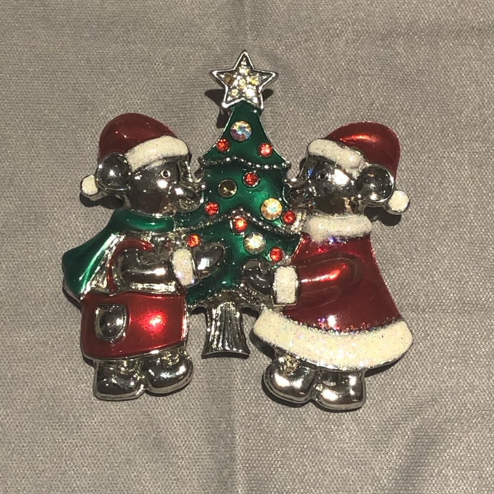 3/$40 Christmas Bears Decorating Tree Pin